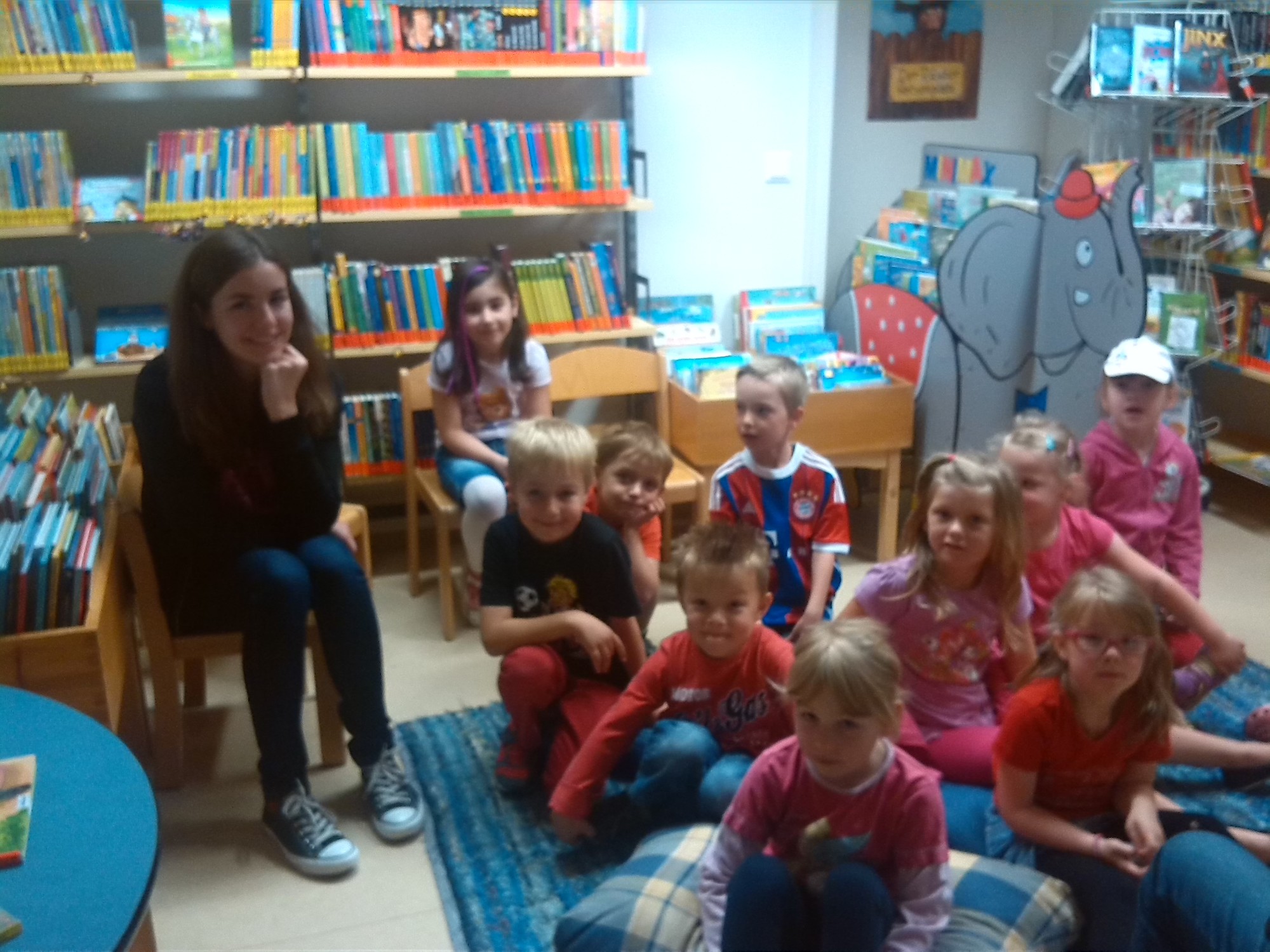 Die Wackelzähne am 20.06.14 zu Besuch in der Bücherei